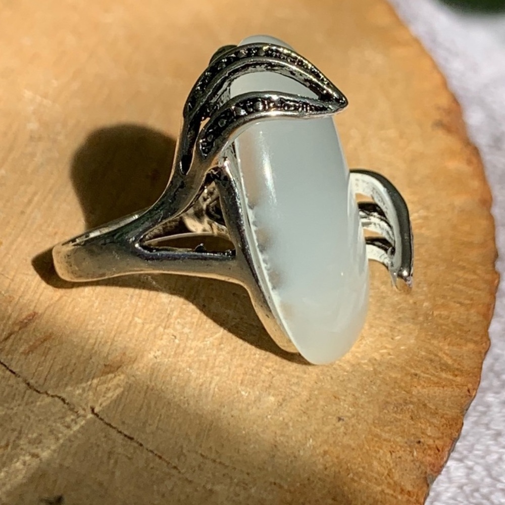 Bright Large Unique Shiny Statement Faux Opal Ring Size 7 - Picture 4 of 6